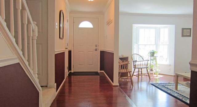 Photo of 10095 Chestnut Wood Ln, Burke, VA 22015