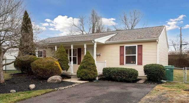 Photo of 255 Oaktree Dr, Levittown, PA 19055