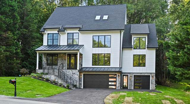 Photo of 9615 Locust Hill Dr, Great Falls, VA 22066