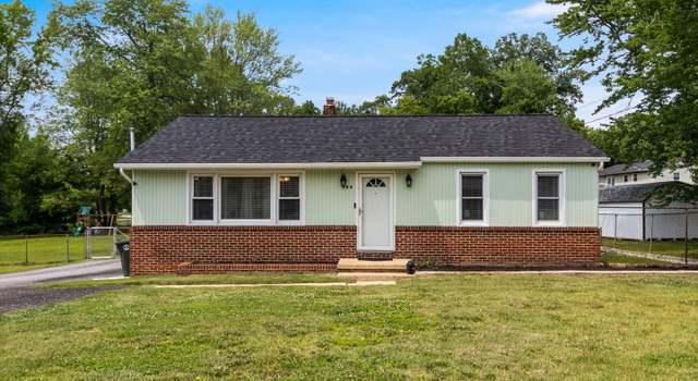Photo of 104 W Hawthorne Dr, La Plata, MD 20646