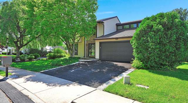 Photo of 896 Salisbury Ct, Lancaster, PA 17601