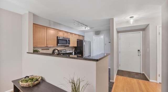 Photo of 2050 N Calvert St #106, Arlington, VA 22201