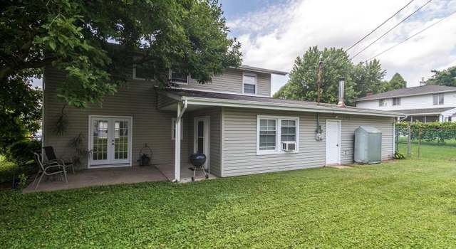 Photo of 160 Twin Oak Dr, Levittown, PA 19056