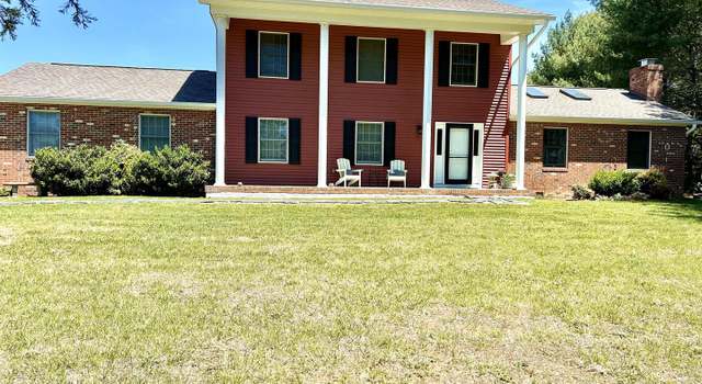 Photo of 860 Hartwood Rd, Fredericksburg, VA 22406