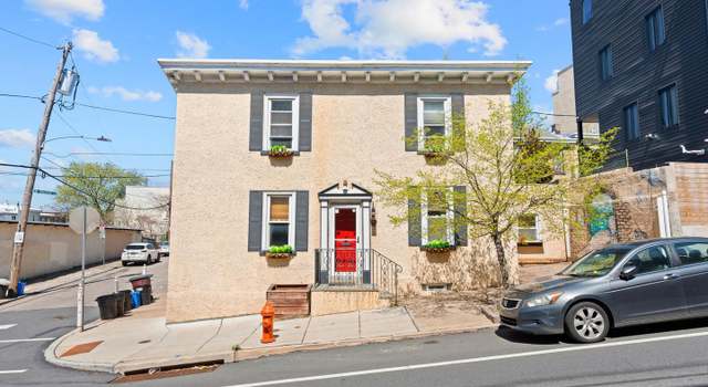 Photo of 124 Shurs Ln, Philadelphia, PA 19127