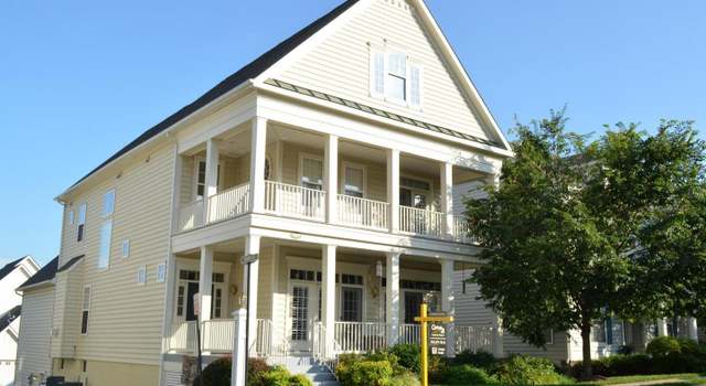 Photo of 17576 Marbury St, Round Hill, VA 20141