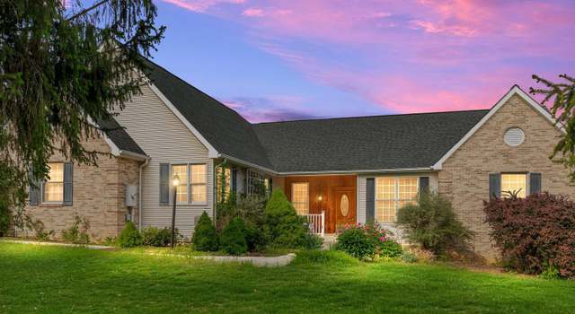 Photo of 61 River Ct, Toms Brook, VA 22660