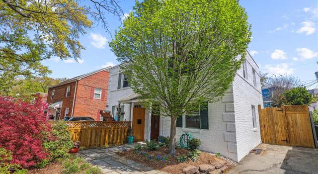Photo of 829 S Ivy St, Arlington, VA 22204