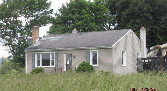 Photo of 2865 Chambersburg Rd, Biglerville, PA 17325
