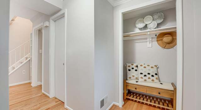 Photo of 5879 Kara Pl, Burke, VA 22015