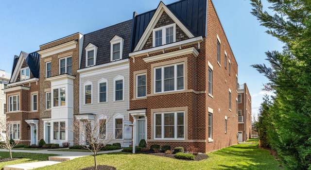 Photo of 159 Center St S #14, Vienna, VA 22180