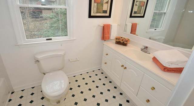 Photo of 8605 Chapel Dr, Annandale, VA 22003