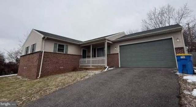 Photo of 335 Donna Ln, York, PA 17403