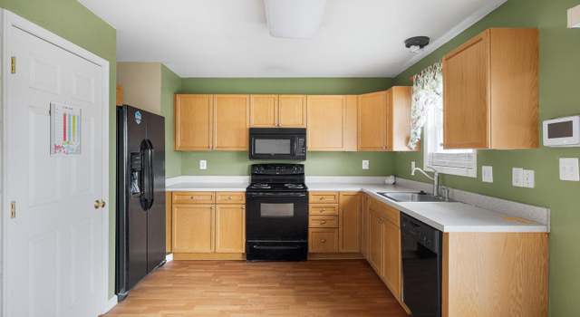 Photo of 262 S Charles St, Strasburg, VA 22657