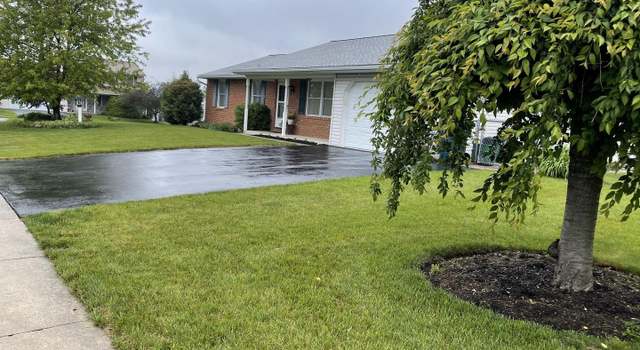 Photo of 13 Garden Dr, Newmanstown, PA 17073