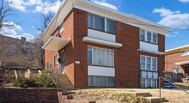 Photo of 810 S Dinwiddie St, Arlington, VA 22204