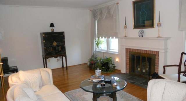 Photo of 10 Grace Church Ct, Silver Spring, MD 20910