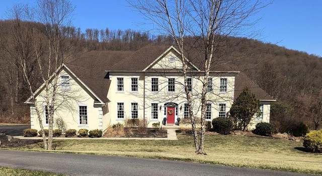 Photo of 10 Hidden Meadow Dr, Easton, PA 18042