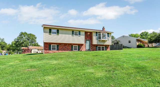 Photo of 225 Bobby Jones Dr, Etters, PA 17319