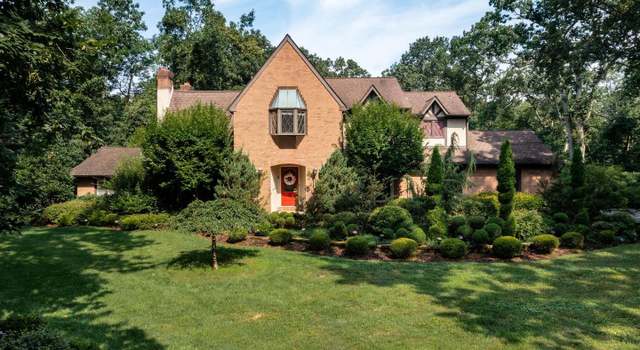 Photo of 8 Kendles Run Rd, Moorestown, NJ 08057