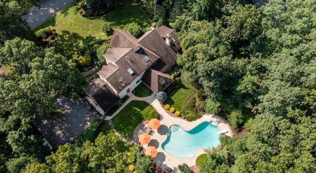 Photo of 8 Kendles Run Rd, Moorestown, NJ 08057