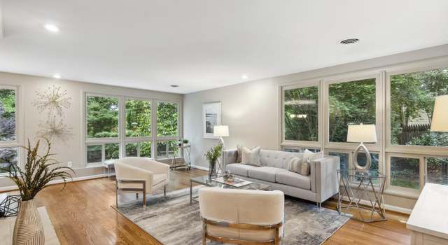 Photo of 3416 Country Hill Dr, Fairfax, VA 22030