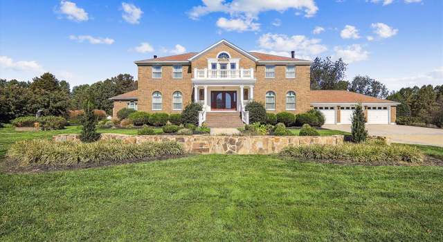 Photo of 22319 Rolling Hill Ln, Gaithersburg, MD 20882