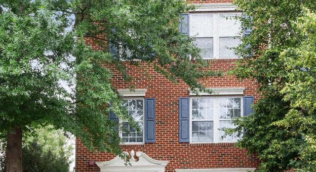 Photo of 8126 Horseshoe Cottage Cir, Lorton, VA 22079