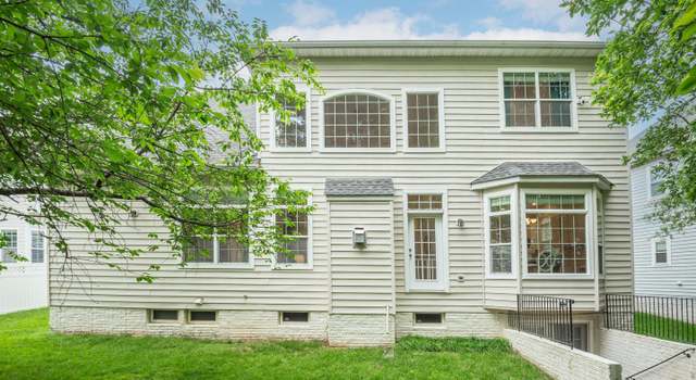 Photo of 408 Misty Knoll Dr, Rockville, MD 20850