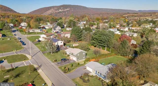 Photo of 1216 Shadow Oaks Ln, Slatington, PA 18080