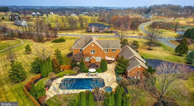 Photo of 35190 Dornoch Ct, Round Hill, VA 20141