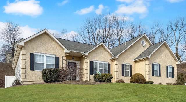 Property at 25 Pebble Beach Ln, Pottstown, PA 19464, 3 beds, 2.5 baths