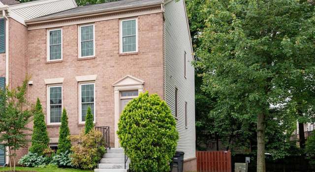 Photo of 12330 Fox Lake Ct, Fairfax, VA 22033