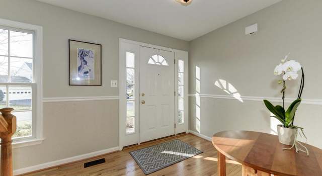 Photo of 3262 White Barn Ct, Herndon, VA 20171