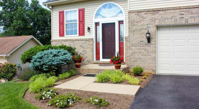 Photo of 327 Larkin Dr, Red Lion, PA 17356