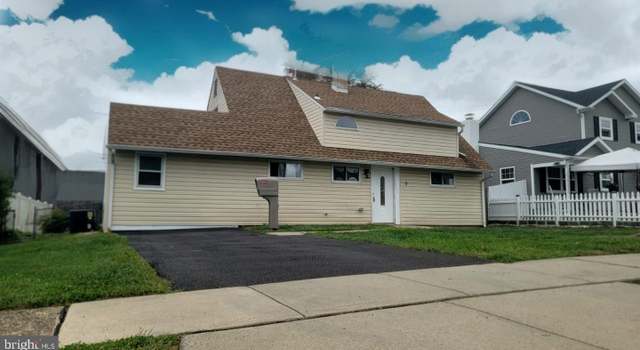 Photo of 9 Woodbine Rd, Levittown, PA 19057