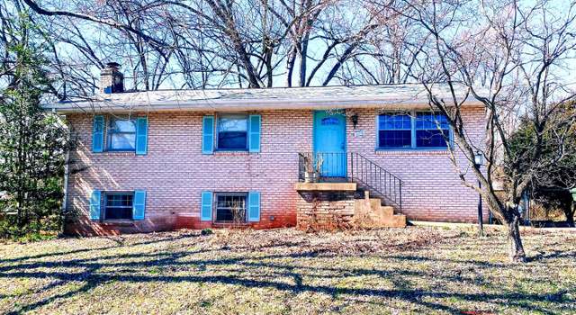 Property at 608 E Charlotte St, Sterling, VA 20164, 3 beds, 2 baths