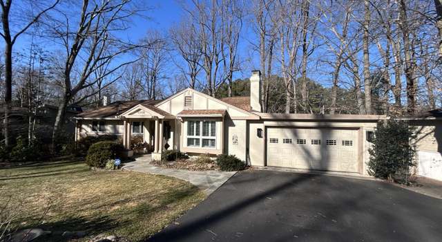 Photo of 6508 Lakeview Dr, Falls Church, VA 22041