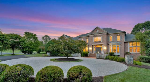 Photo of 731 Strawfield Ln, Great Falls, VA 22066