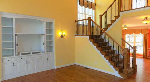 Photo of 160 Queen Laurens Ct, Fredericksburg, VA 22406