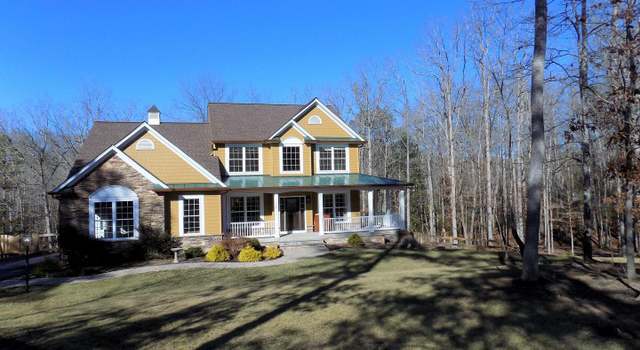 Photo of 160 Queen Laurens Ct, Fredericksburg, VA 22406