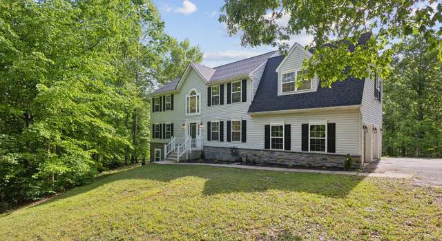 Photo of 300 Queen Anne Dr, Fredericksburg, VA 22406