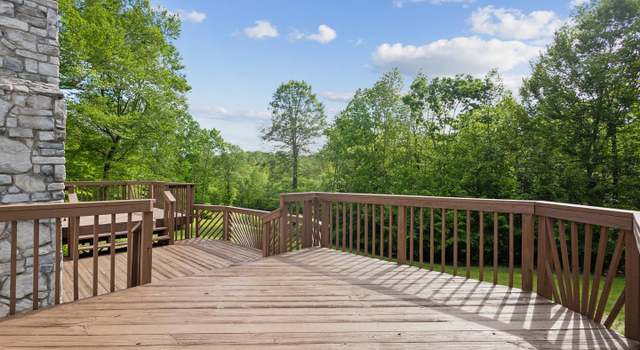 Photo of 300 Queen Anne Dr, Fredericksburg, VA 22406