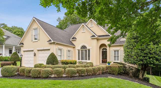 Photo of 8109 Crooked Oaks Ct, Gainesville, VA 20155