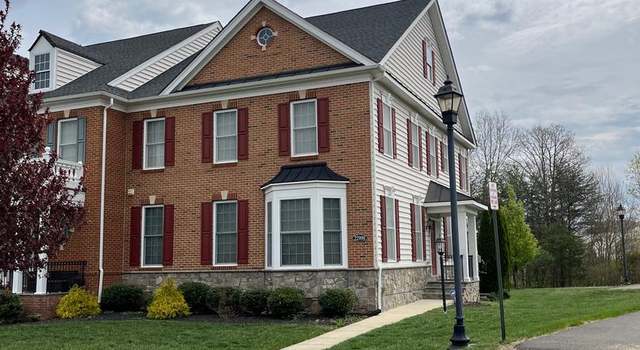 Photo of 22990 Chertsey St, Ashburn, VA 20148