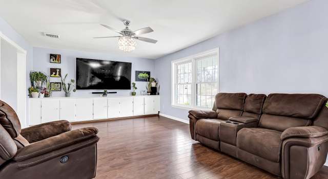 Photo of 1127 Mountain View Dr, Quakertown, PA 18951