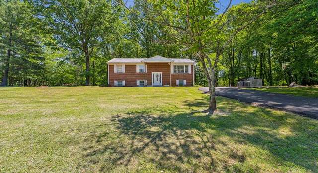 Photo of 7009 Silver Maple Ct, Warrenton, VA 20187