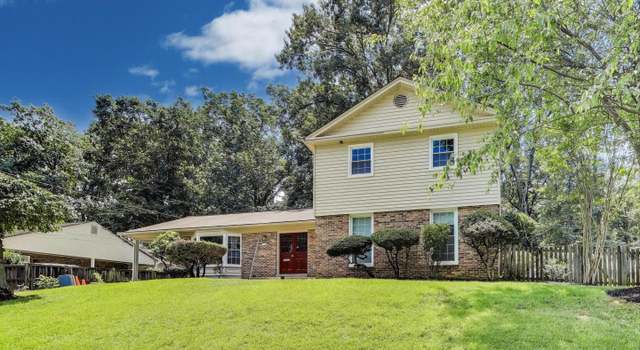 Photo of 8215 Briar Creek Dr, Annandale, VA 22003