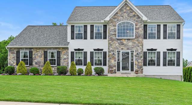 Photo of 220 Pleasant View Dr, Douglassville, PA 19518