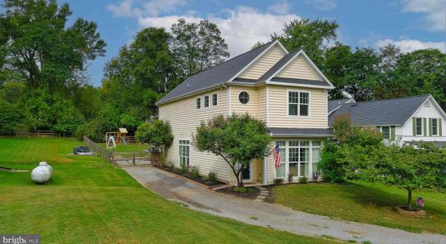 Photo of 16 N Bridge St, Round Hill, VA 20141
